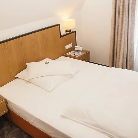 Hotel Haus Berlin 3*