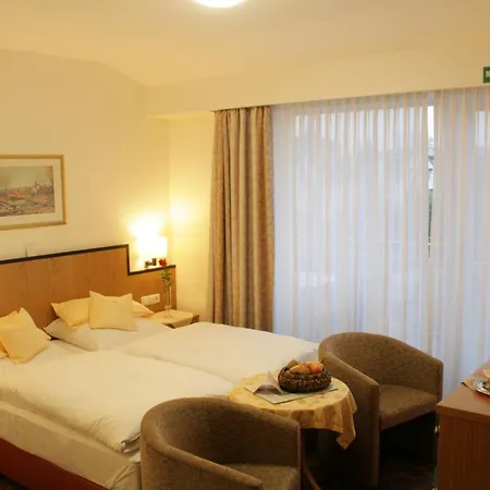 Haus Berlin מלון 3*